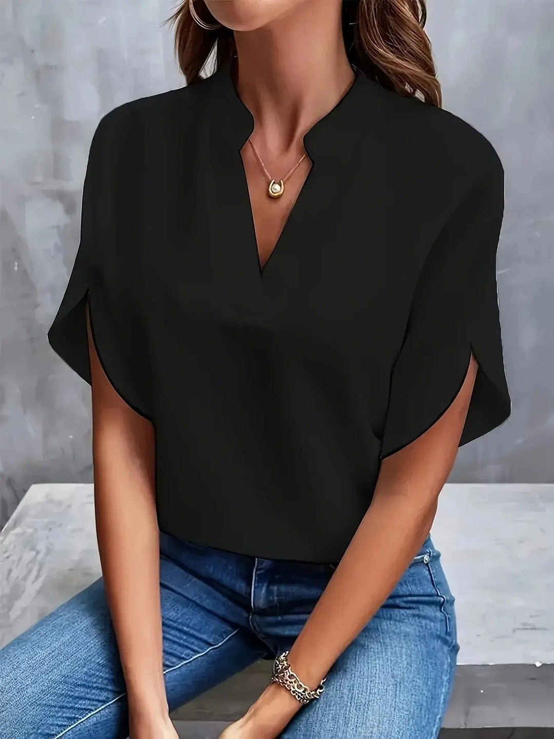 Ottoline — Lightweight Viscose Blouse With Tailored V-Neck Summer Design