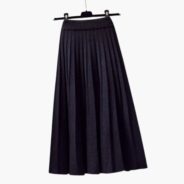 Wynter — Ribbed Knit Pleated Maxi Skirt With Flowing Ankle-Length Elegant Texture