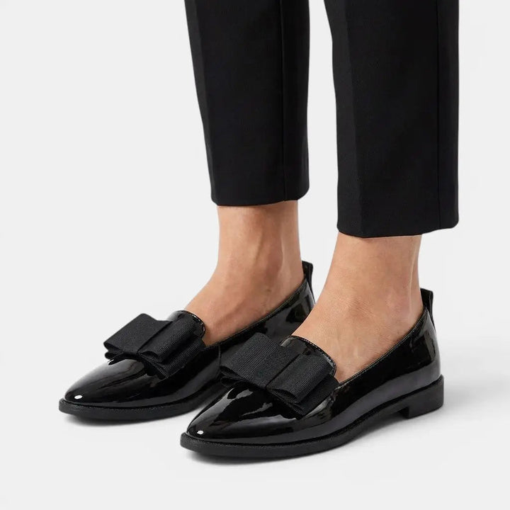 Patentpointed — Black Patent Leather Loafers With Elegant Pointed Toe Slip-On Design