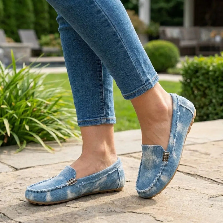 Quiltedwhite — Smooth Quilted Lace-Up Sneakers With Stylish White Low-Top Design