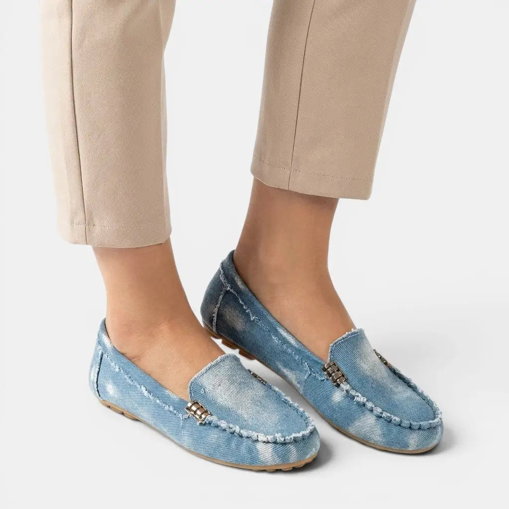 Quiltedwhite — Smooth Quilted Lace-Up Sneakers With Stylish White Low-Top Design